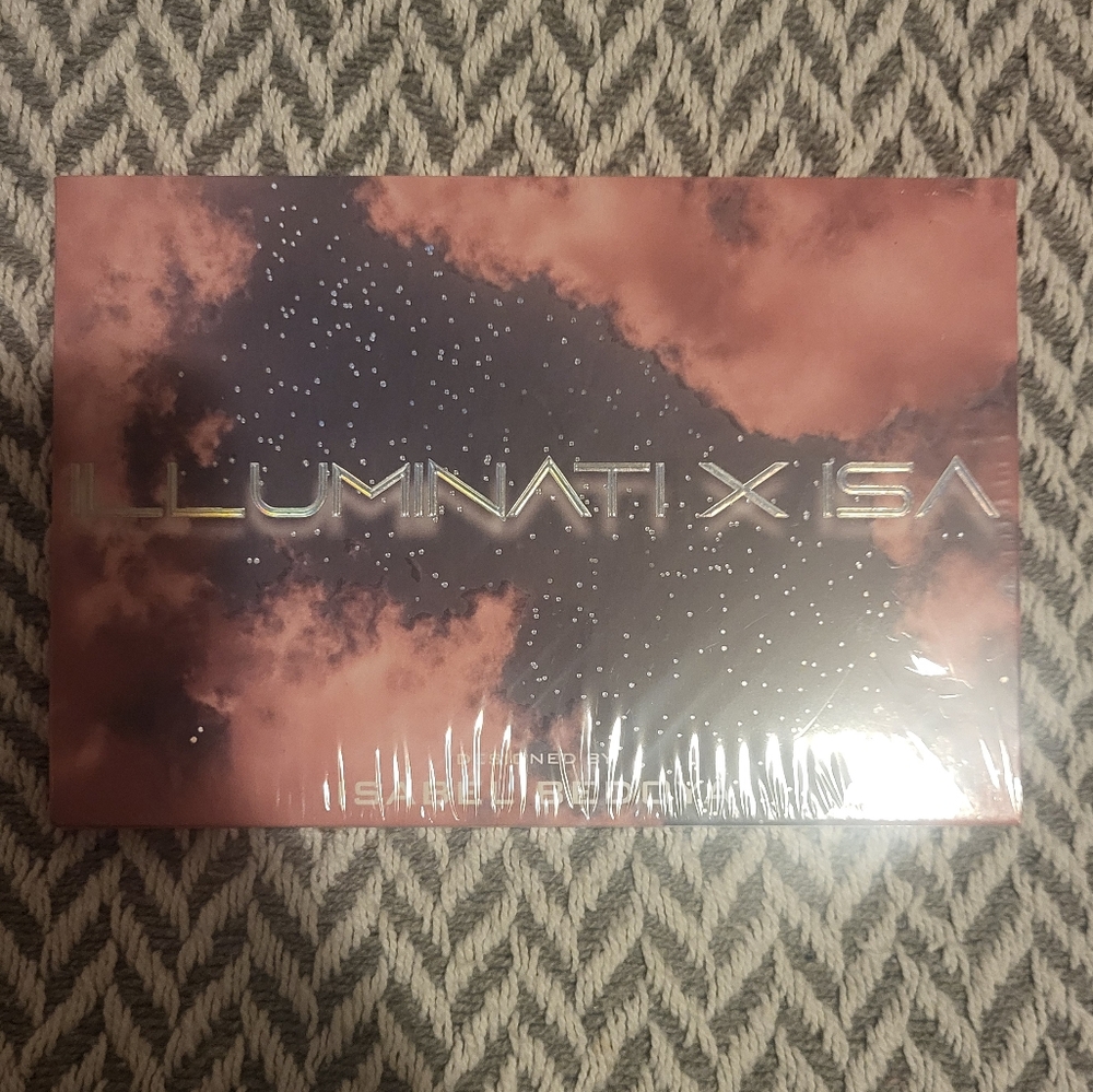 ILLUMINATI Cosmetics x ISA Eyeshadow Palette